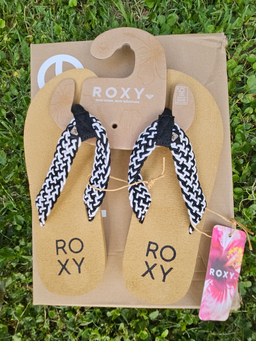 Roxy Braided Black & White Flip Flops New Size 6